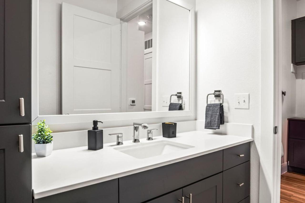 Luxurious New Unit 1Bd1Ba Pool, Golf Sim Appartement Austin Buitenkant foto